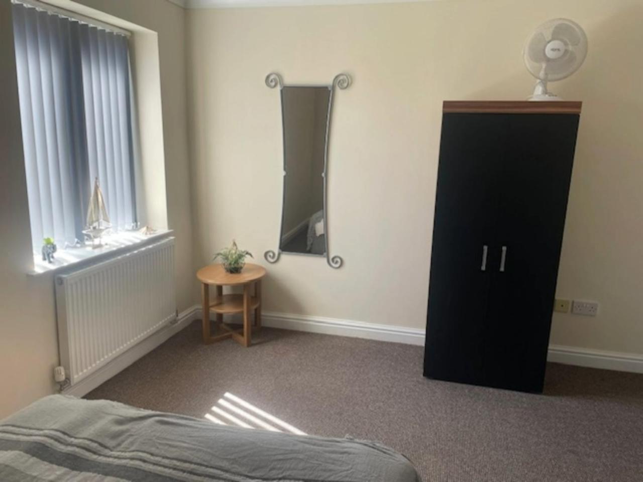 St Annes Apartment 4 - Sleeps 6 - Free Parking Lytham St Annes Exterior foto