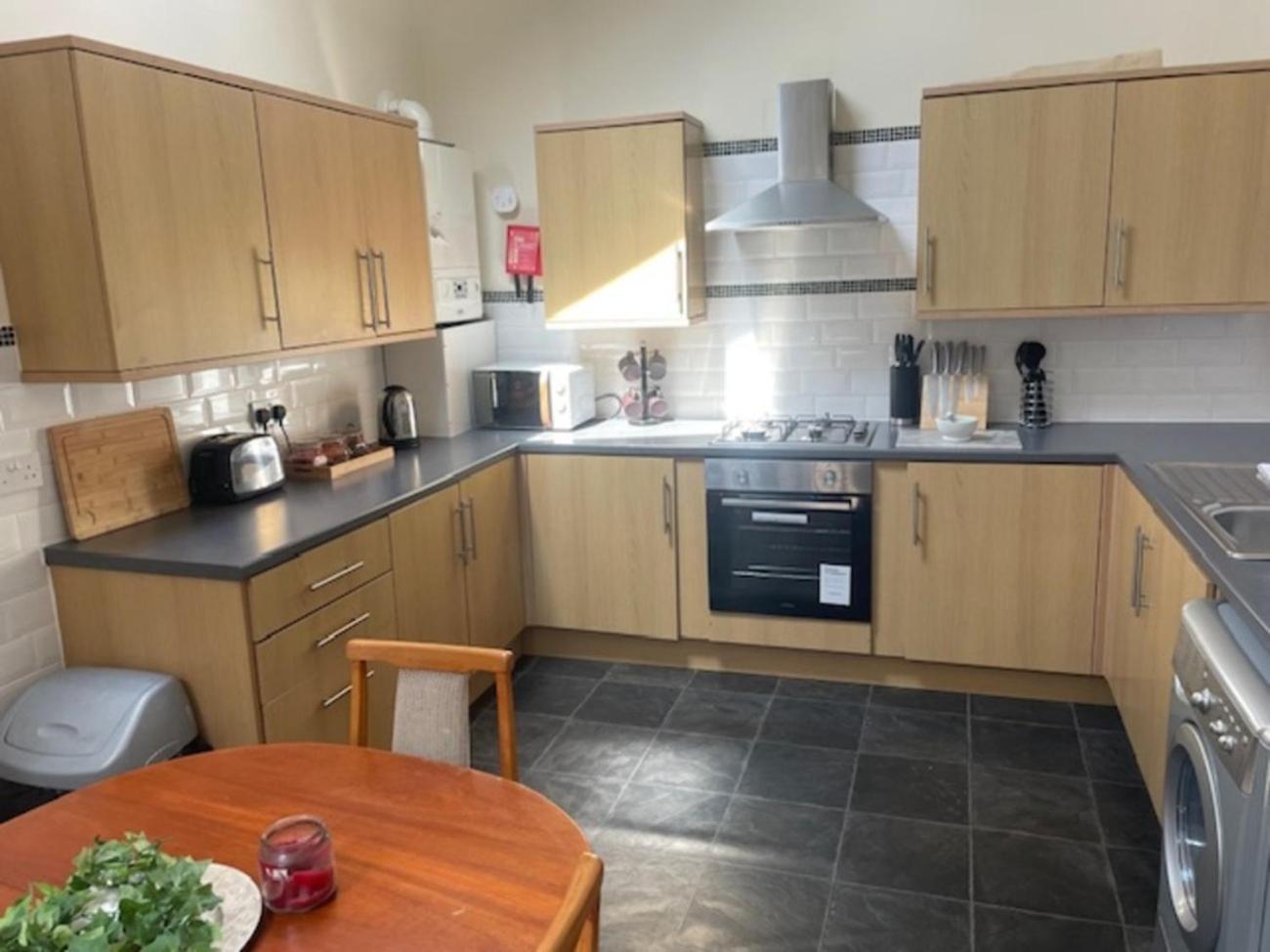 St Annes Apartment 4 - Sleeps 6 - Free Parking Lytham St Annes Exterior foto